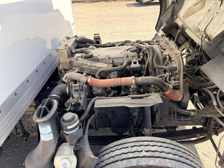 2017-isuzu-nrr-image-13