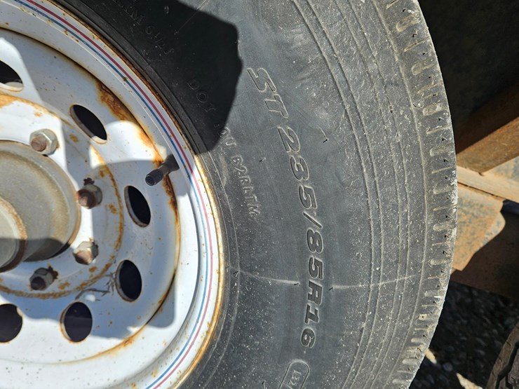 2008-neal-t/a-16'-gooseneck-flatbed-trailer-image-16