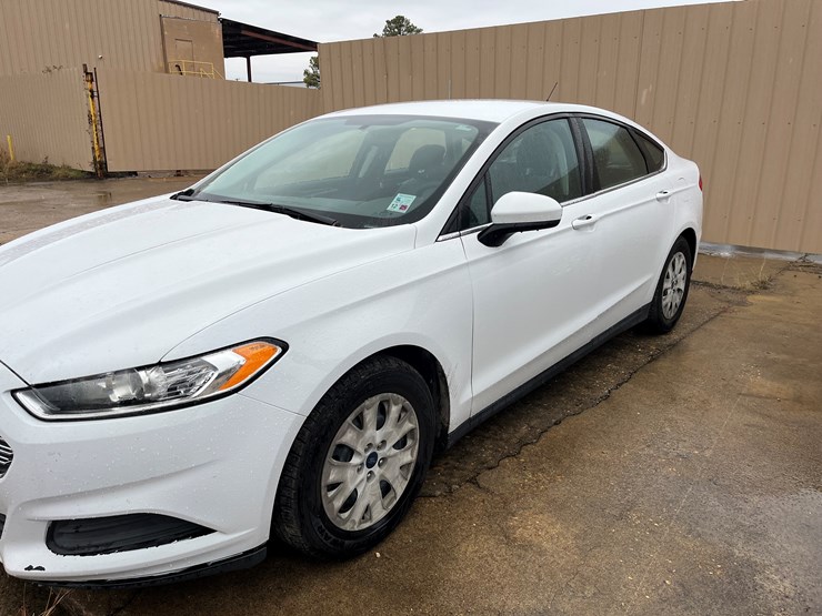 #20-•-government-agency-item-|-2013-ford-fusion-image-1