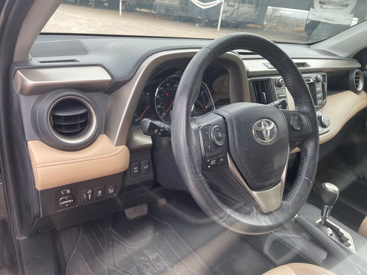 2013-toyota-rav4-image-47