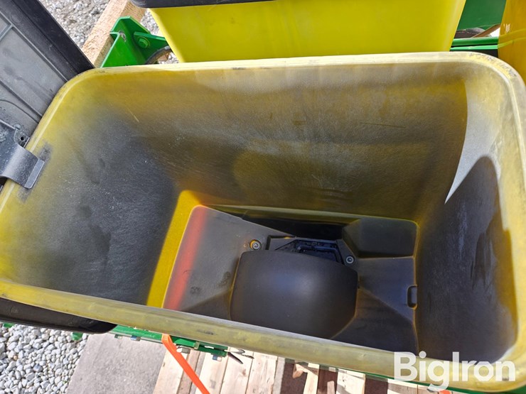 john-deere-max-emerge-plus-row-units-w/precision-planting-v-drives-image-20