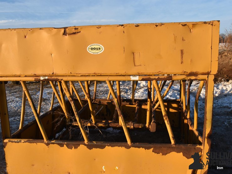 sioux-square-hay-max-feeder-image-8