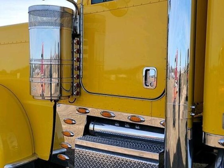 2016-peterbilt-389-image-17