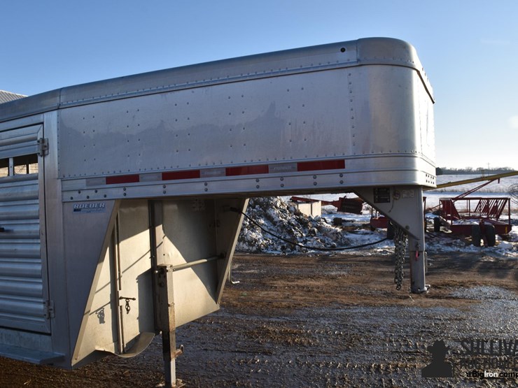 2019-featherlite-24'-t/a-aluminum-livestock-trailer-image-14