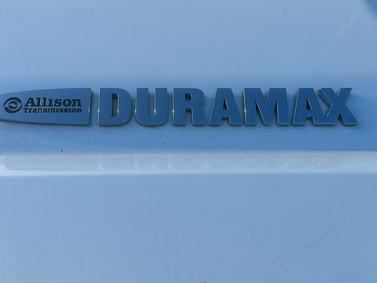 2015-gmc-3500-image-11