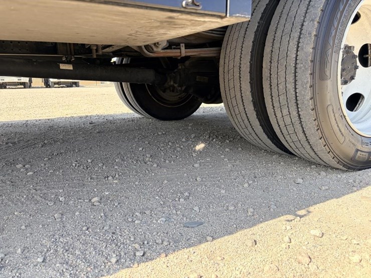 2017-isuzu-nrr-image-9