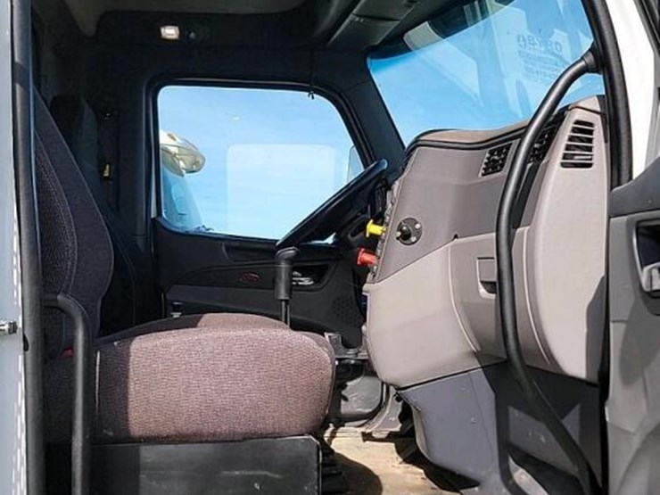 2016-peterbilt-579-image-6
