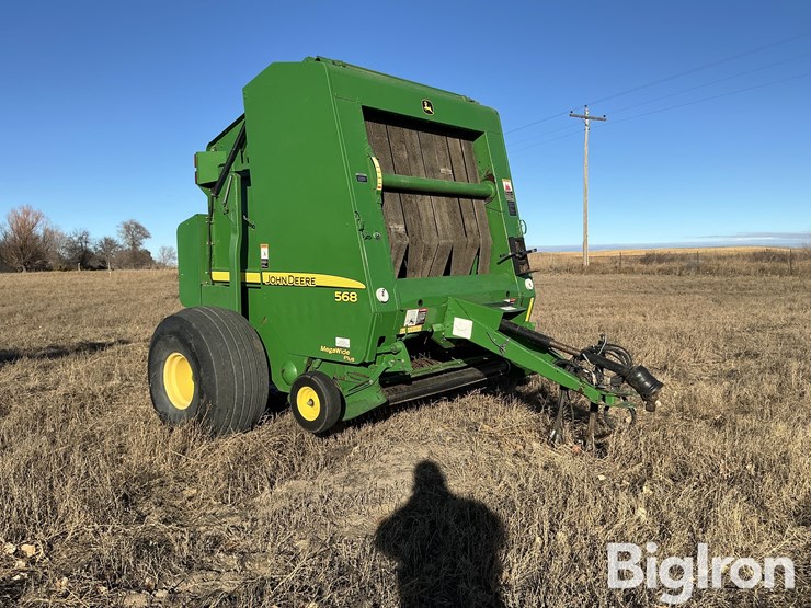 2010-john-deere-568-image-3