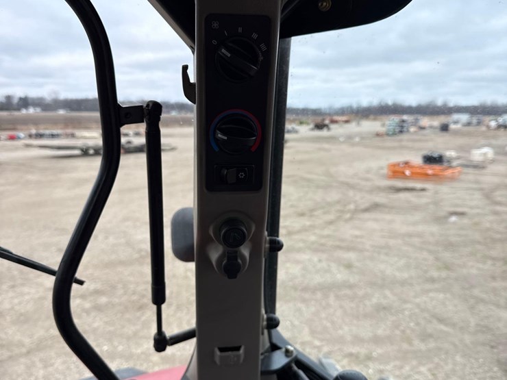 3112---case-195-puma-diesel-(sn#-z7bh01204)-image-19