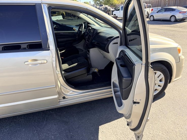 2016-dodge-caravan-image-9