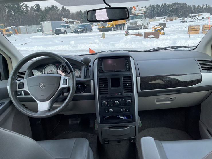2010-dodge-grand-caravan-image-48