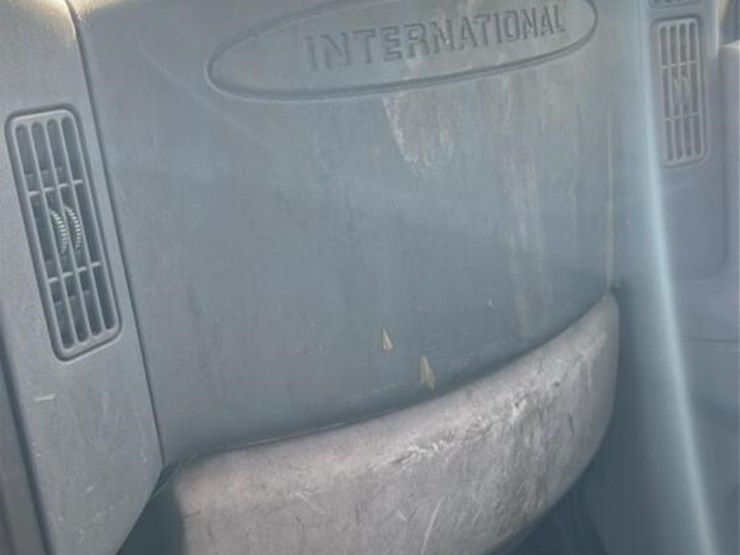 2004-international-durastar-4300-image-22