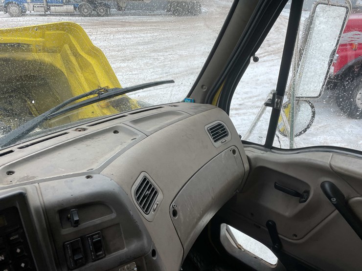 2004-caterpillar-c7-image-75