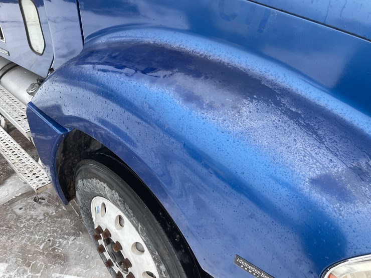 #308-•-2005-freightliner-columbia-semi-tractor-(has-wi-title)-(denmark,-wi)-image-19