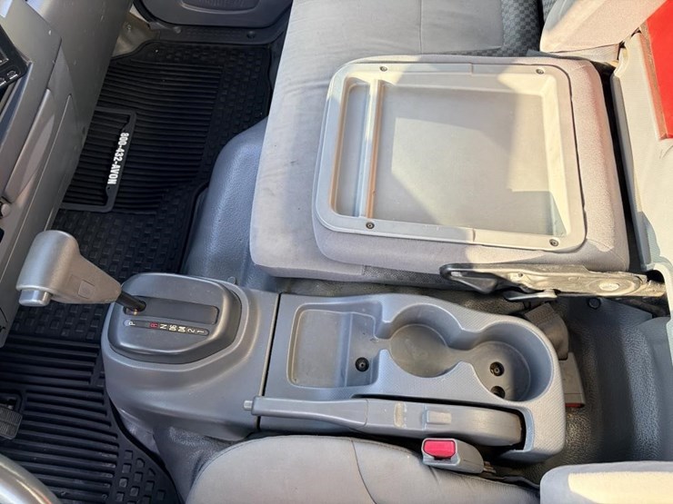 2013-isuzu-npr-image-17