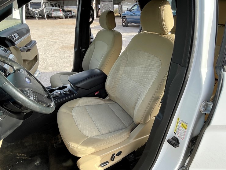 2017-ford-explorer-image-60