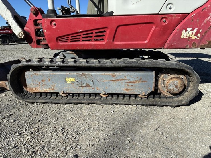 2015-takeuchi-excavator-tb216-image-10