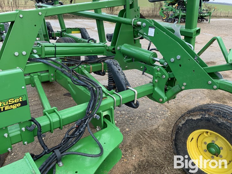 2021-john-deere-2430-image-15