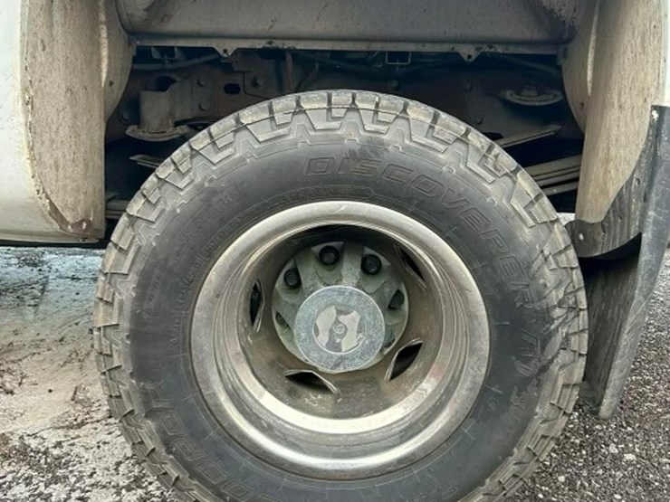 2015-gmc-3500-image-8