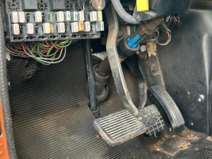 1995-international-4700-image-12