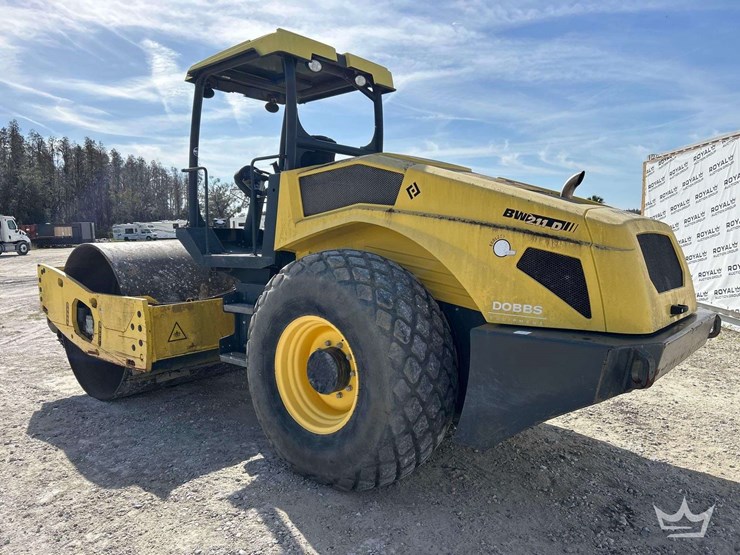 2019-bomag-bw211d-5-image-4