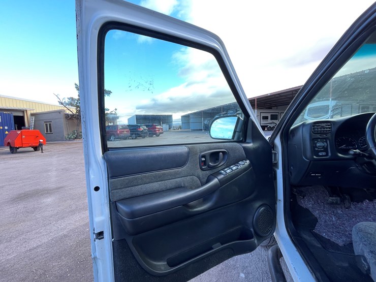 2002-chevrolet-s10-image-32