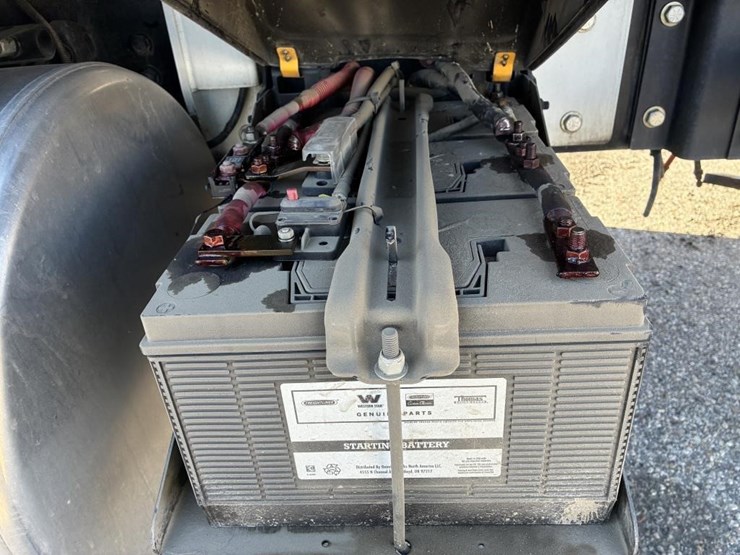 2021-freightliner-dump-truck-image-9