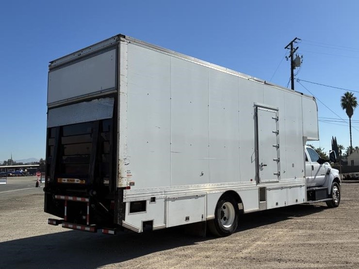 2017-ford-f650-image-3