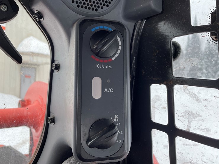 2022-kubota-ssv65-image-42