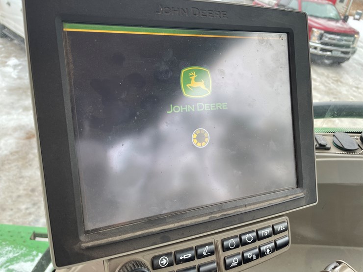 2020-john-deere-8r-340-image-38