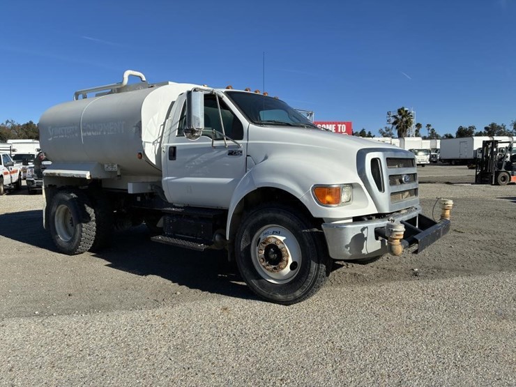 2014-ford-f750-image-2