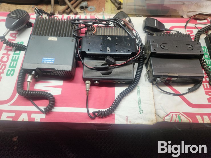 assorted-business-band-radios-image-7