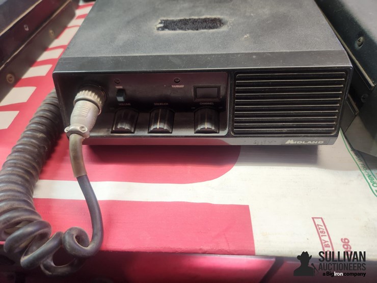 assorted-business-band-radios-image-19