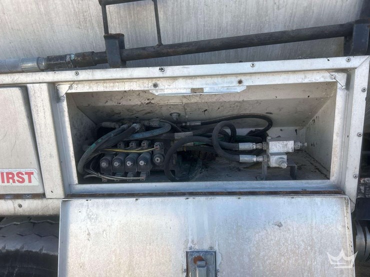 2011-ford-f750-image-29