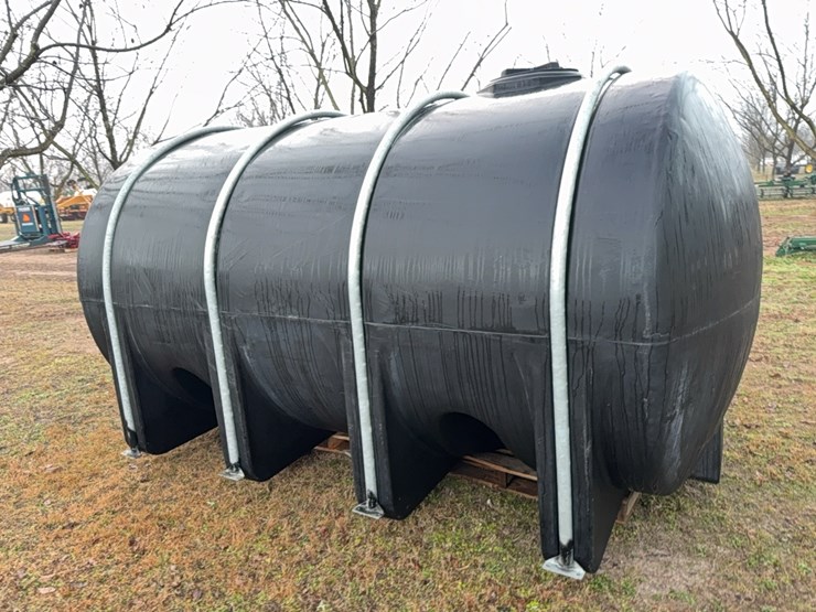 3235-gallon-black-poly-tank-with-straps---brand-new!!!-never-had-anything-in-it-and-has-been-inside-the-shed-since-bought-image-10