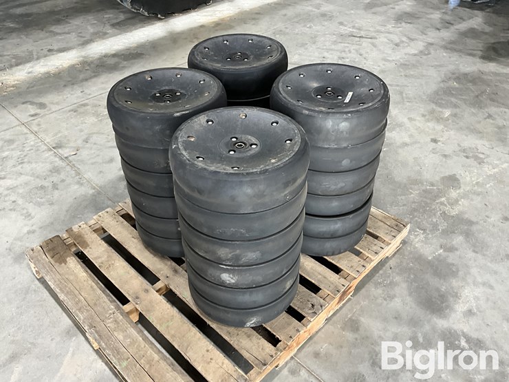 john-deere-xp-planter-row-unit-depth-gauge-wheels-image-1