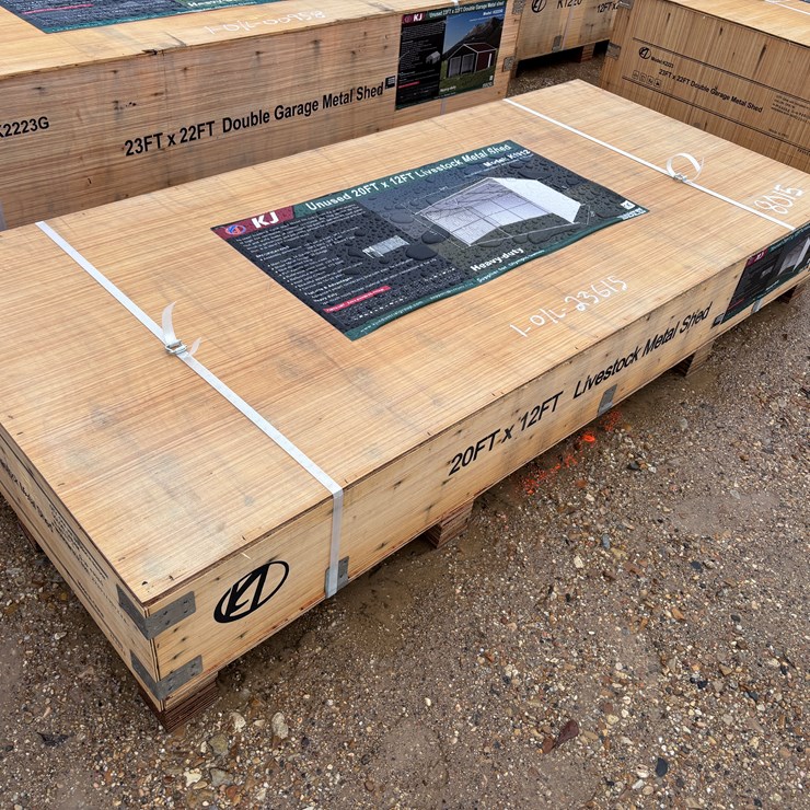 #8015 • LIVESTOCK METAL SHED