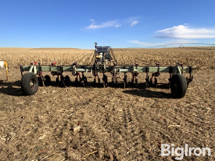 orthman-8r30-fertilizer-bar-image-2