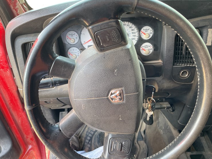 2004-dodge-3500-image-10