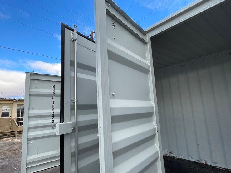 #200d-•-40'-container-image-31