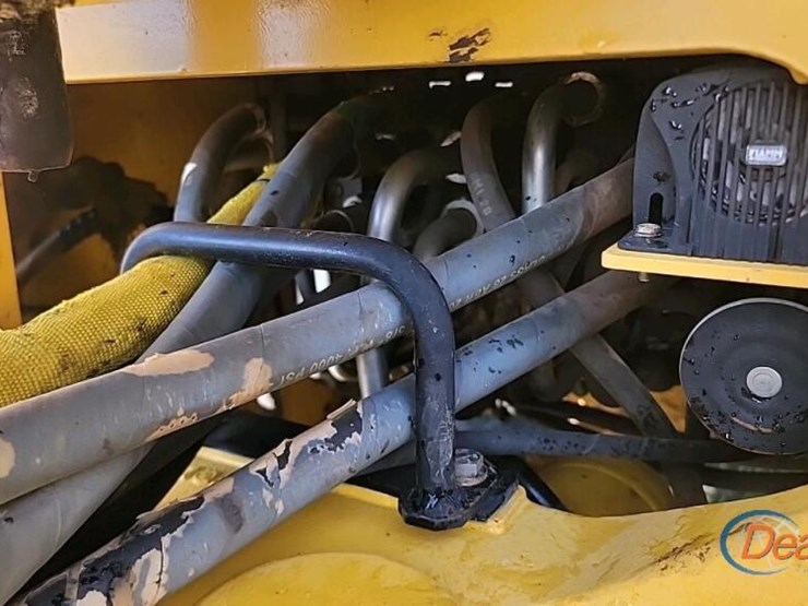 komatsu-wb146-image-13