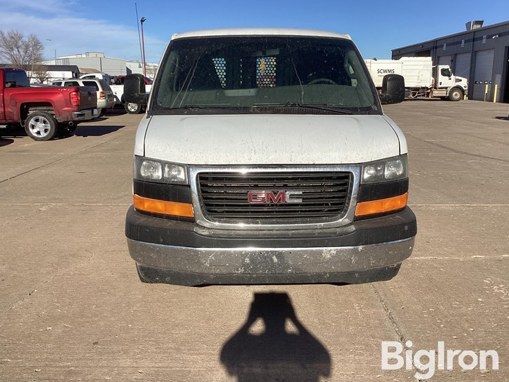 2017-gmc-2500-image-2