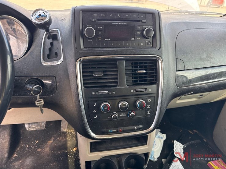 2014-dodge-grand-caravan-image-23