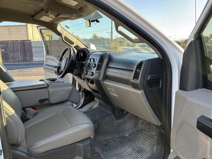 2018-ford-f550-image-10
