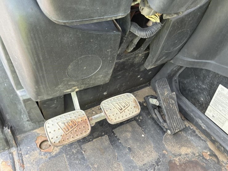 2014-jcb-telescopic-reach-lift-image-15