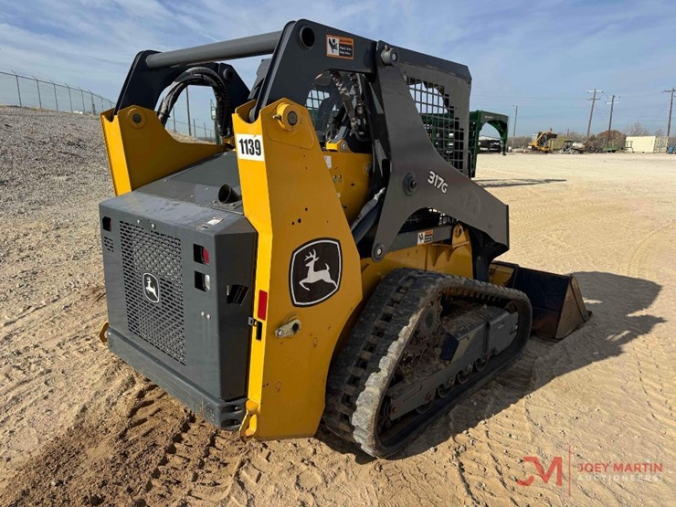 2022-deere-317g-image-2