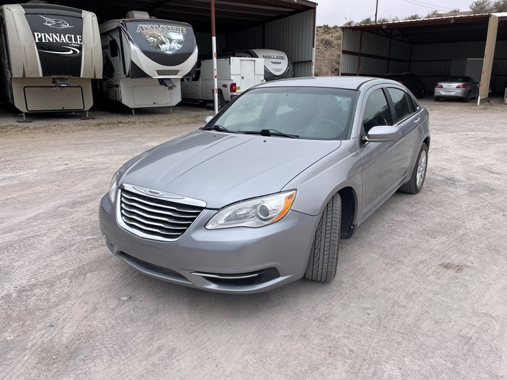 #111-•-2013-chrysler-200-(nm-title)-image-1