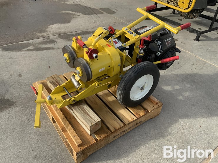 amy-j-3-22-portable-disc-blade-roller-sharpener-image-1