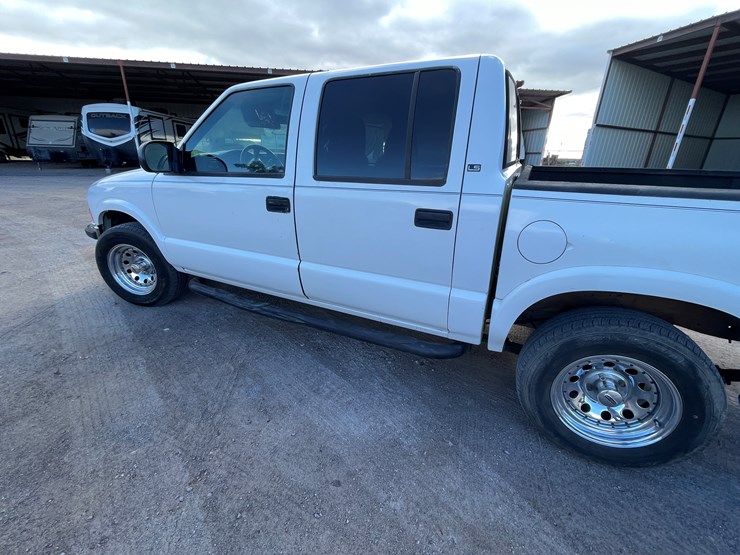 2002-chevrolet-s10-image-13