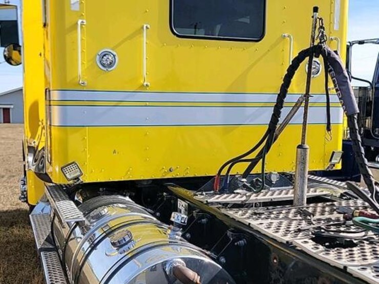 2020-kenworth-w900-image-17